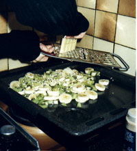 Jenny fixar smaskig efterr&auml;tt med vit choklad, kiwi och bananer i ugn