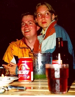 Tomas och Ulrika ingick i festpanelen
utanf&ouml;r stugan